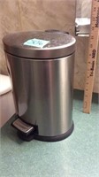 Small step trash can