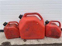 3 Gas cans