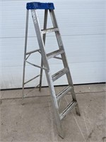 Aluminum metal step ladder