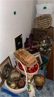 Country Decorative Items. Baskets, Decorative