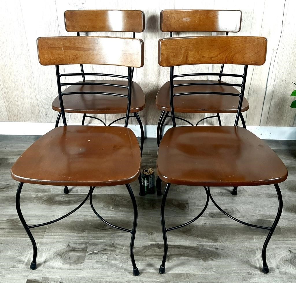 4 chaises en bois et métal, solide et propre
