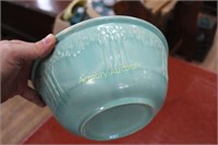 VINTAGE POTTERY MIXING BOWL