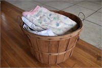 Wooden Fruit Bushel Basket with Blanket/Quilts