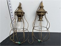 2 hanging lantern styled lights
