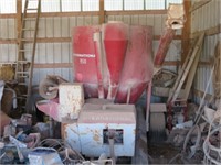 International 950 Grinder Mixer