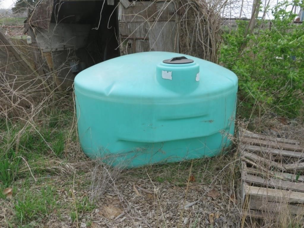 425 Gallon Water Tank