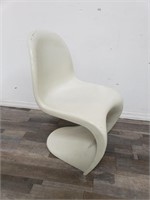 Vintage cantilever chair in the style of Verner
