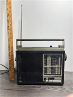 Vtg. GE 7  Band Portable Radio Model 7-2964A