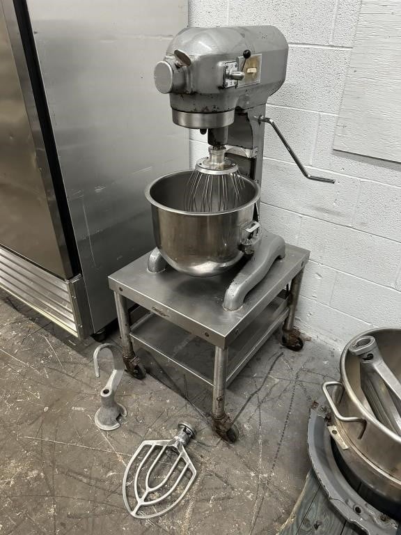 Hobart 20 quart mixer A-200 with stand - on wheels
