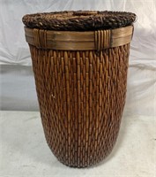 15"x22” Woven Twig Basket W/ Lid