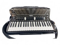 Roland FR7 120 Bass Digital Accordion