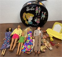 Vintage Barbie carrying case and dolls,