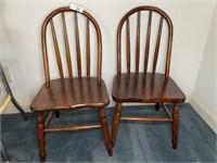 Two childrens' wood windsor back chairs