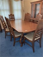 Vintage maple dining table with 7 chairs