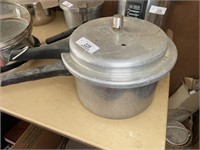 Vintage mirrormatic large pressure cooker