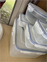Plastic food containers