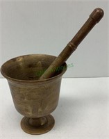 Antique brass pestle and mortar measures 4 1/2