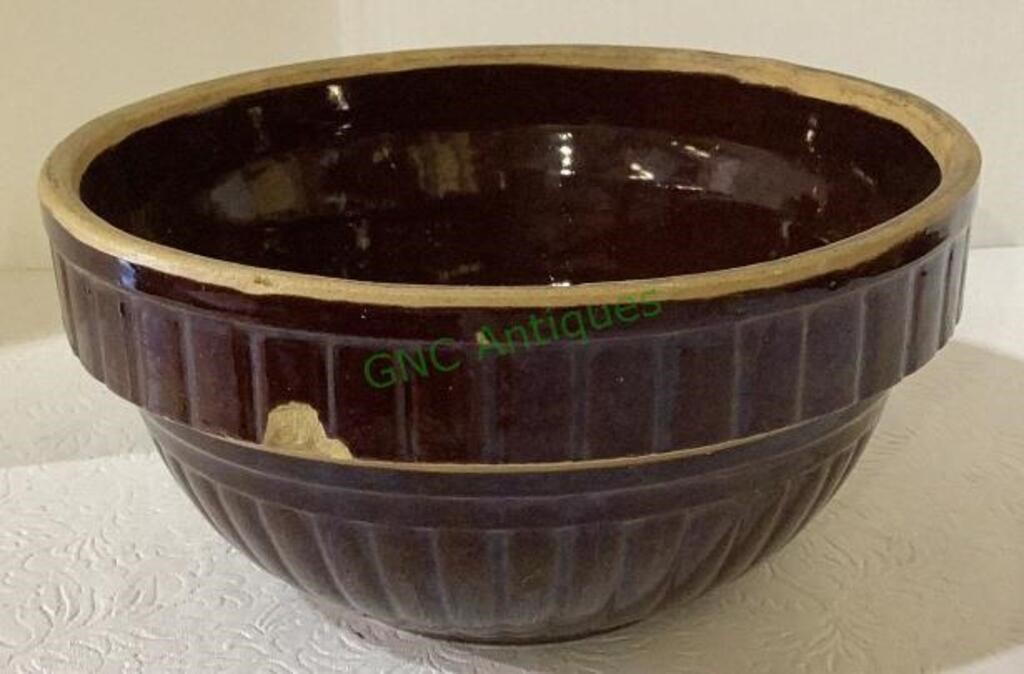 Antique crockery mixing bowl measuring 4 inches