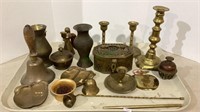 Tray of assorted brass items including