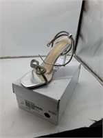 Dream pairs size 8.5 silver heels