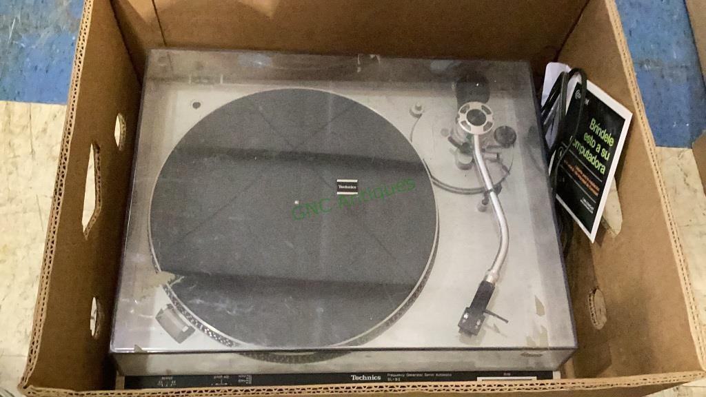 Techniques brand turntable model SLB2. Untested.