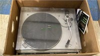Techniques brand turntable model SLB2. Untested.