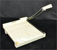 Boston 2610 Guillotine Style Paper Trimmer/ Cutter