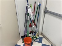 Miscellaneous brooms/shark floor, sweeper,