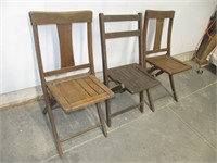 VINTAGE WOODEN FOLDING CHAIRS