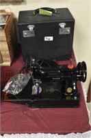 Singer Featherweight 221 Sewing Machine: