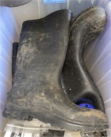 RUBBER BOOT LOT