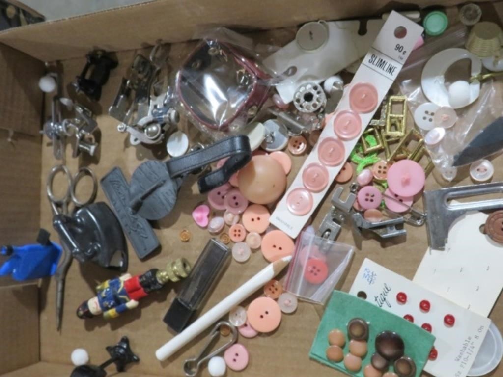 COLLECTION OF SEWING ITEMS