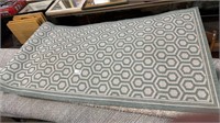 Honeycomb indoor/outdoor area rug