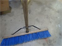 Very Nice Garage / Shop Push Broom