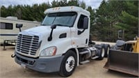 2011 Freightliner Cascadia Semi