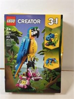 New Lego Exotic Parrot