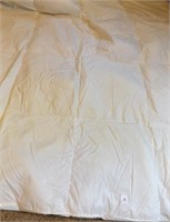 Polyester filled comforter-full