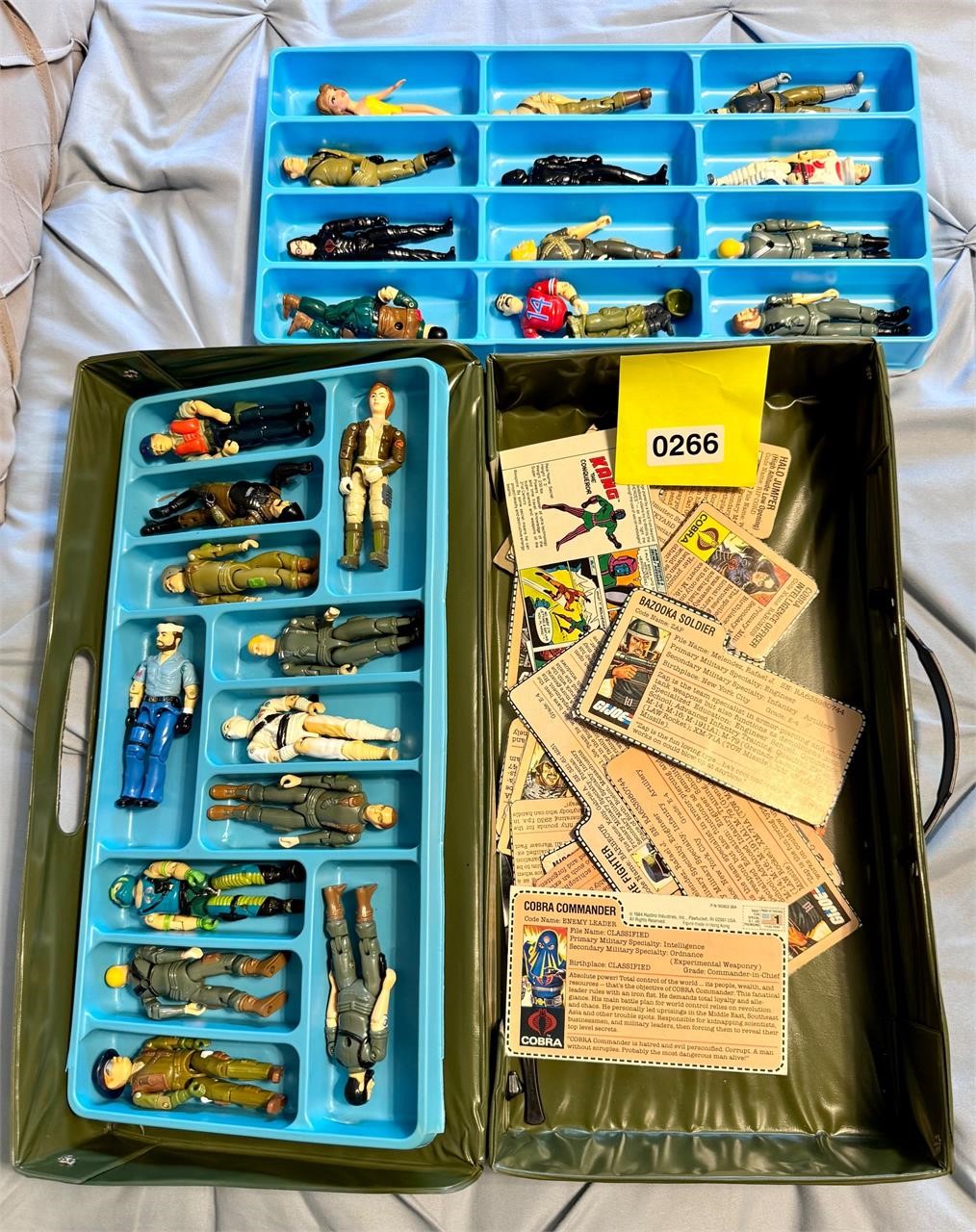 Vintage G.I. Joe Collectors Case & Figures