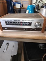 Realistic TM-100 AM/FM Stereo Tuner. Untested.