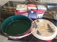 Christmas Pans, Bowls, Paper Plates & Napkins