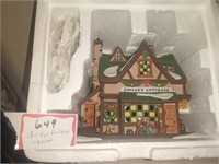 Lighted Christmas Village Bldg.: Quilly's Antiques