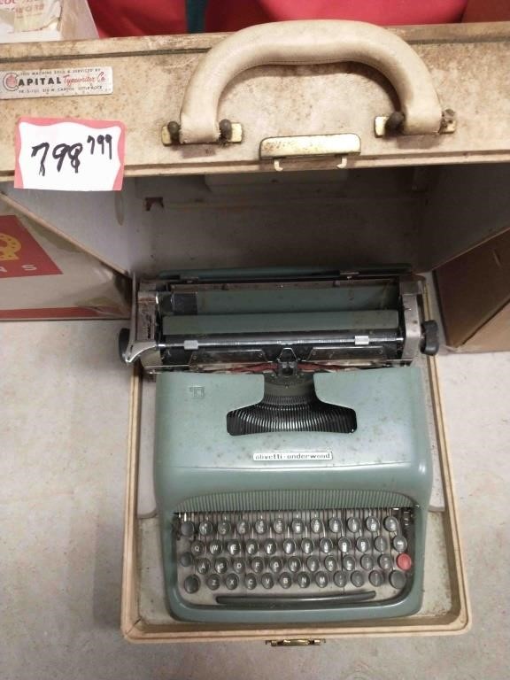 Olivet - Underwood Typewriter in Hard Case