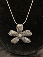 .925 NECKLACE WITH FLOWER THAILAND