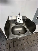 S/S WALL HAND SINK W/SPLASH GUARDS