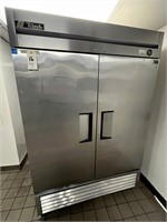 TRUE S/S 2-DOOR FREEZER W/CASTERS T-49F