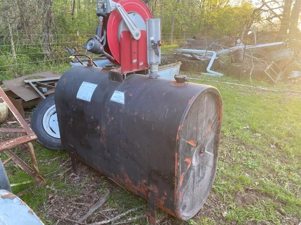 275 Gallon Oil or Fuel Tank with Reel (Clean