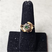 Beautiful Gold Tone & Emerald Womens Ring Size 6