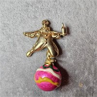 QUIRKY!!! Vintage Clown Balances On Ball Brooch