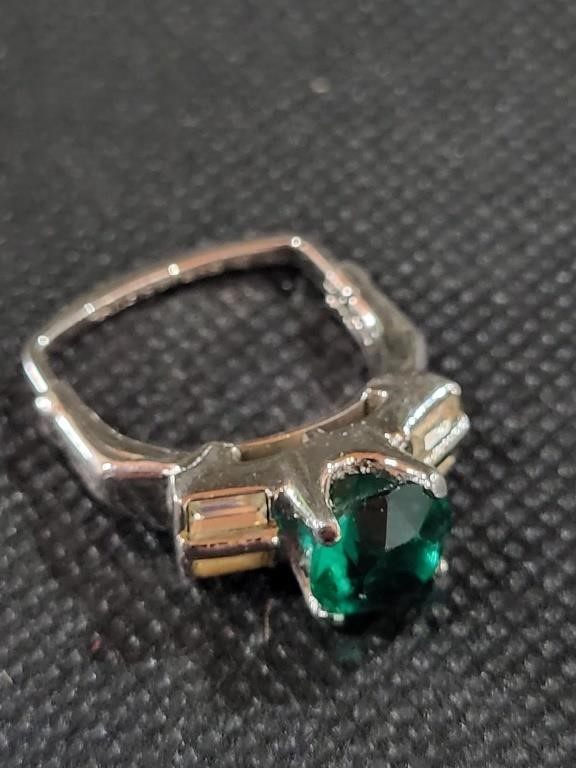 VTG Vendome Emerald Rhinestone Costume Ring