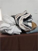 Lot of Blankets
52x29x20